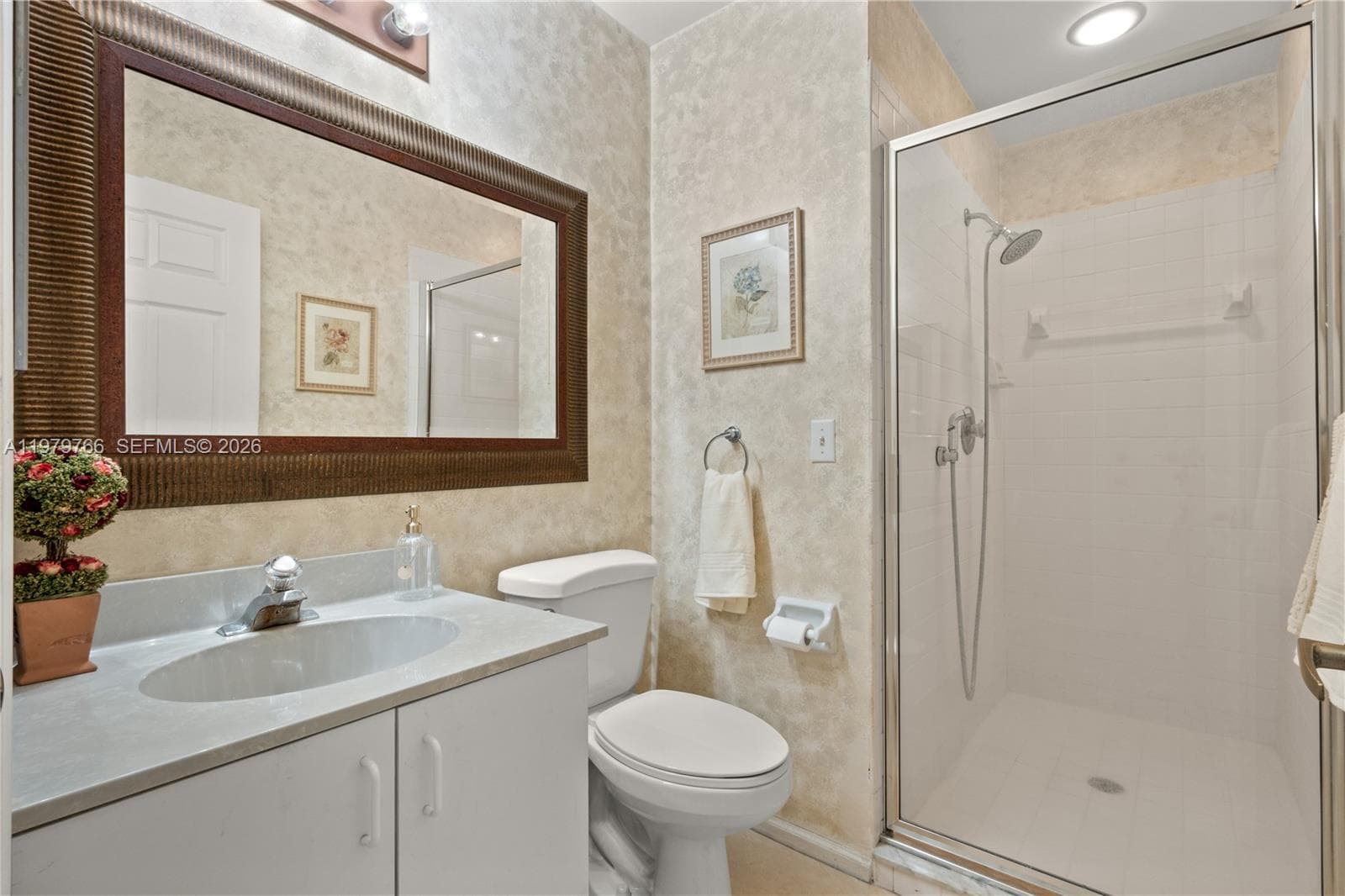 5692 Santiago Cir photo 19