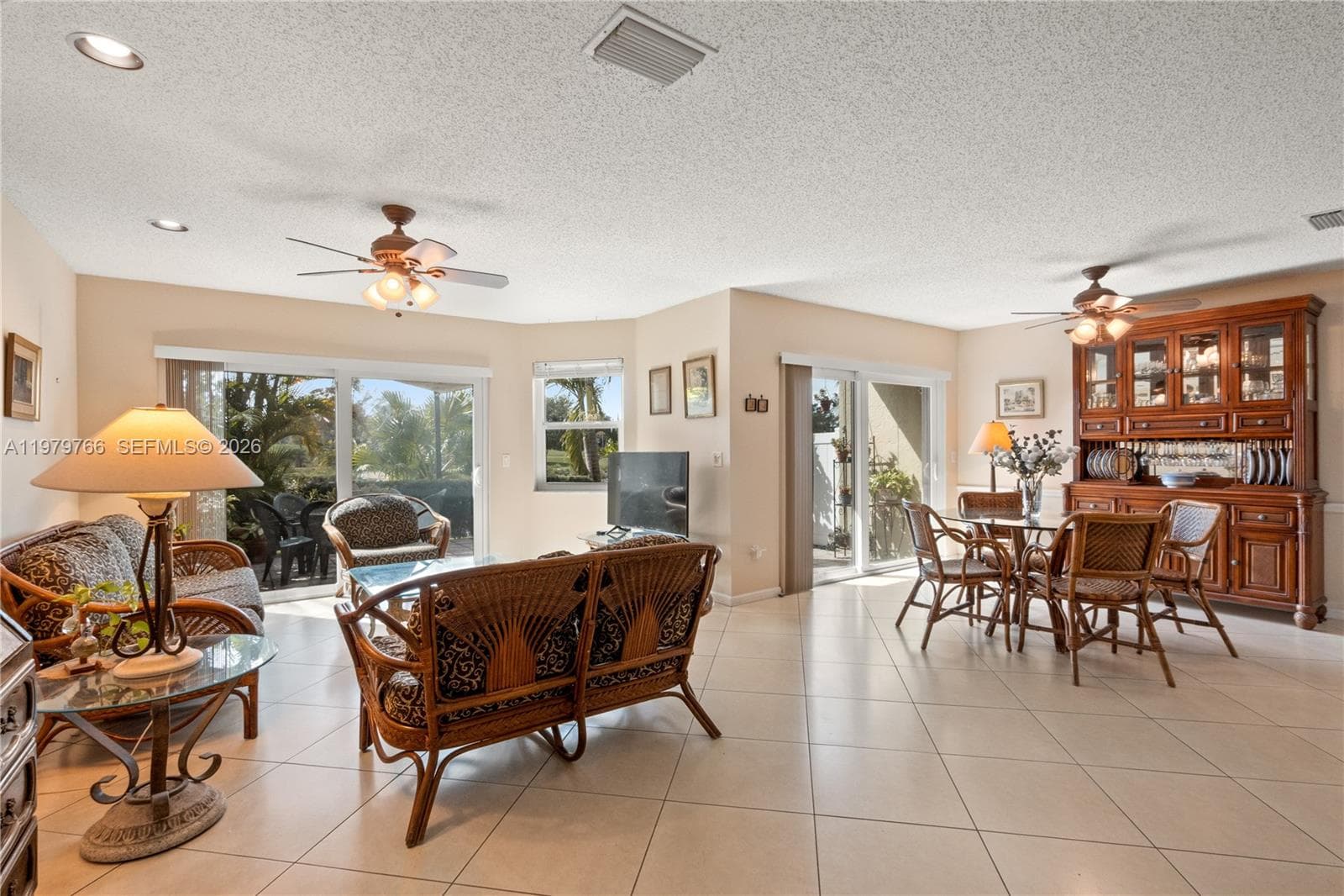 5692 Santiago Cir 4