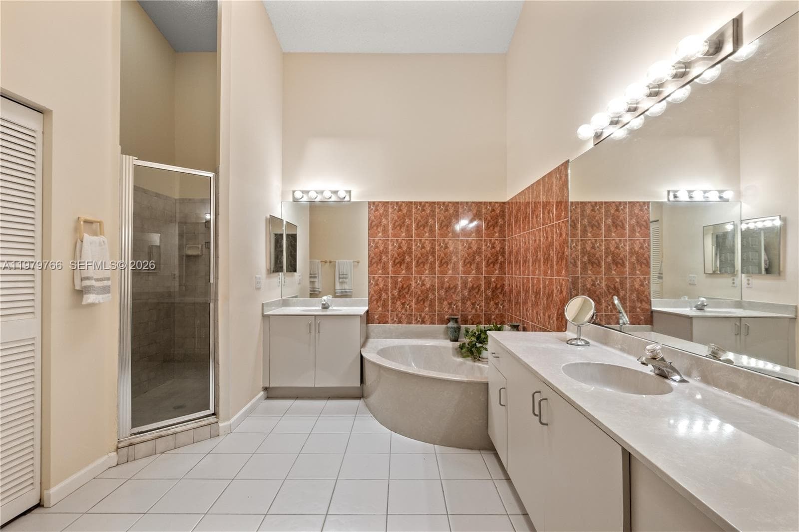 5692 Santiago Cir photo 25