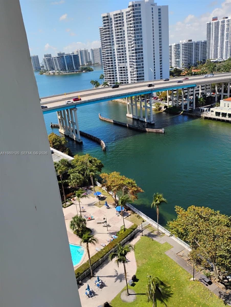 19390 Collins Ave 1619 photo 4