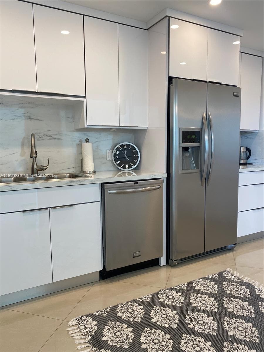 3801 S Ocean Dr (Avail April 1, 2026) PH16S photo 13