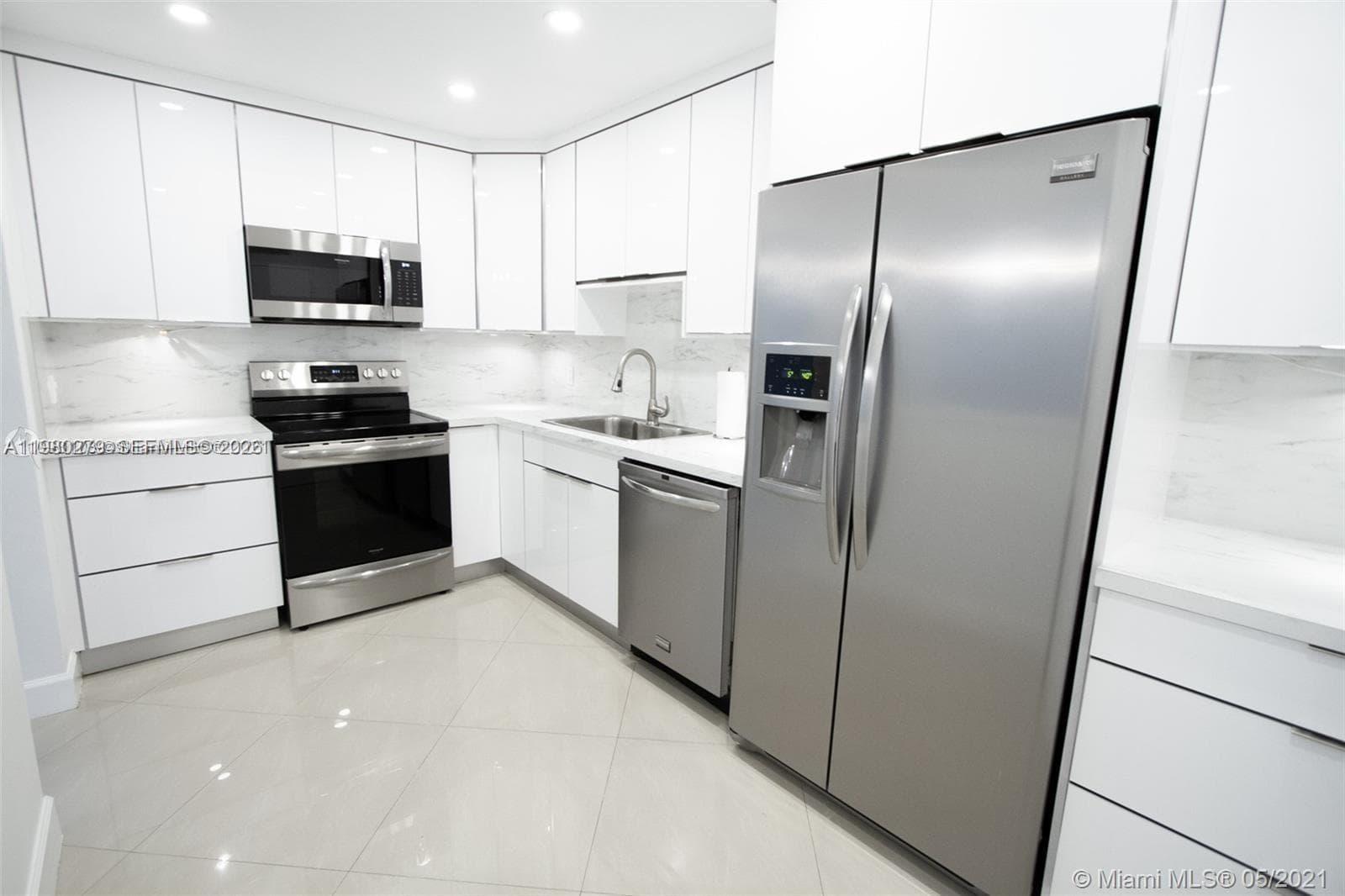 3801 S Ocean Dr (Avail April 1, 2026) PH16S photo 7