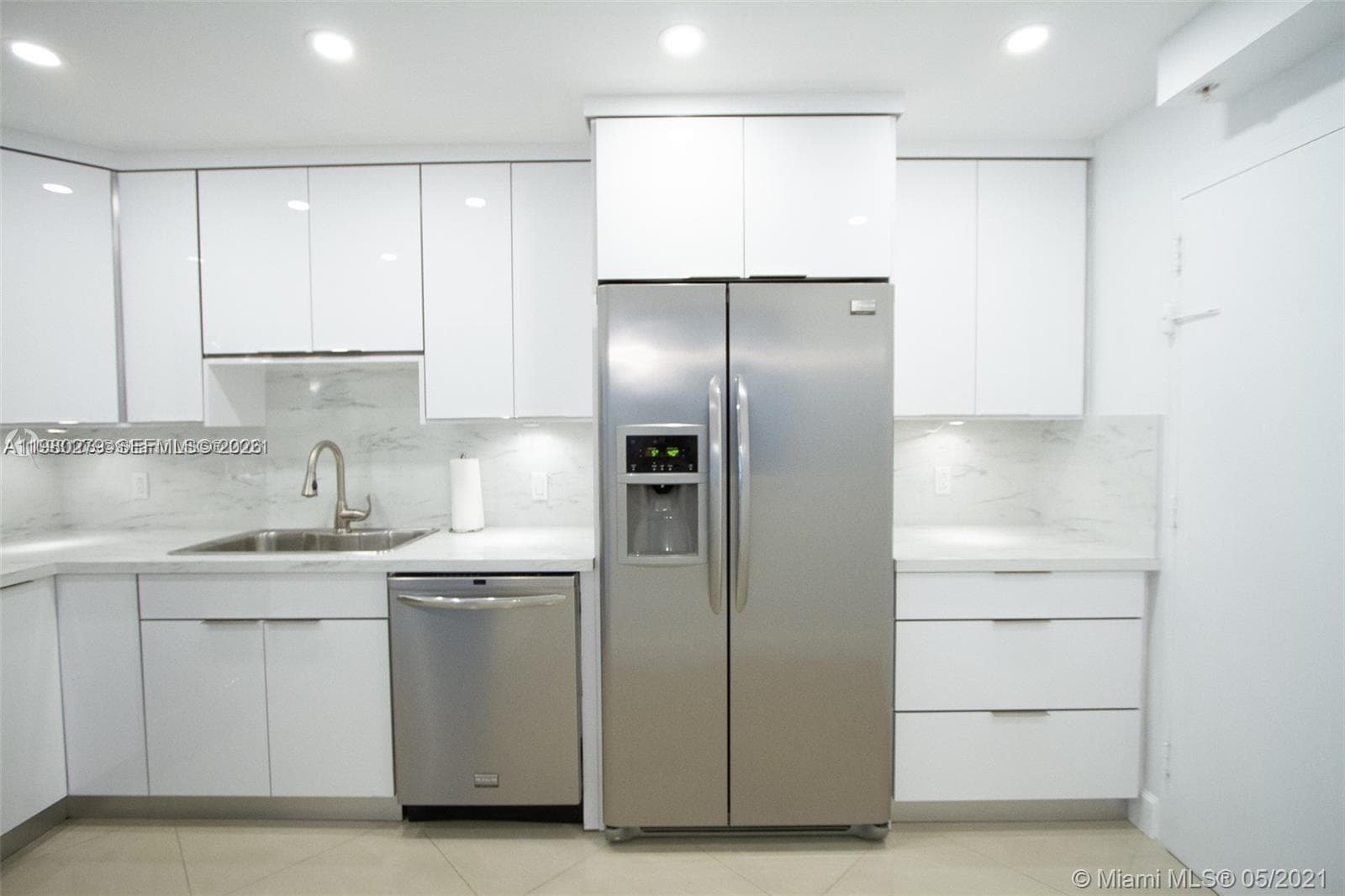 3801 S Ocean Dr (Avail April 1, 2026) PH16S photo 10