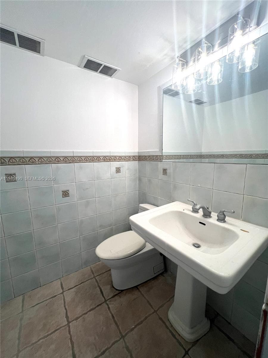 3475 N Country Club Dr 716 photo 9