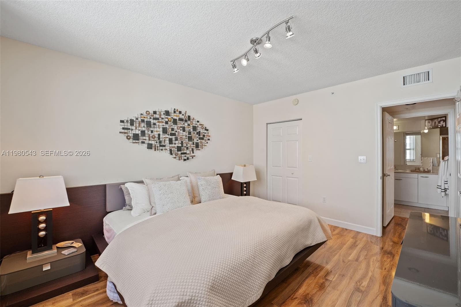 2080 Ocean Dr 1402 photo 23
