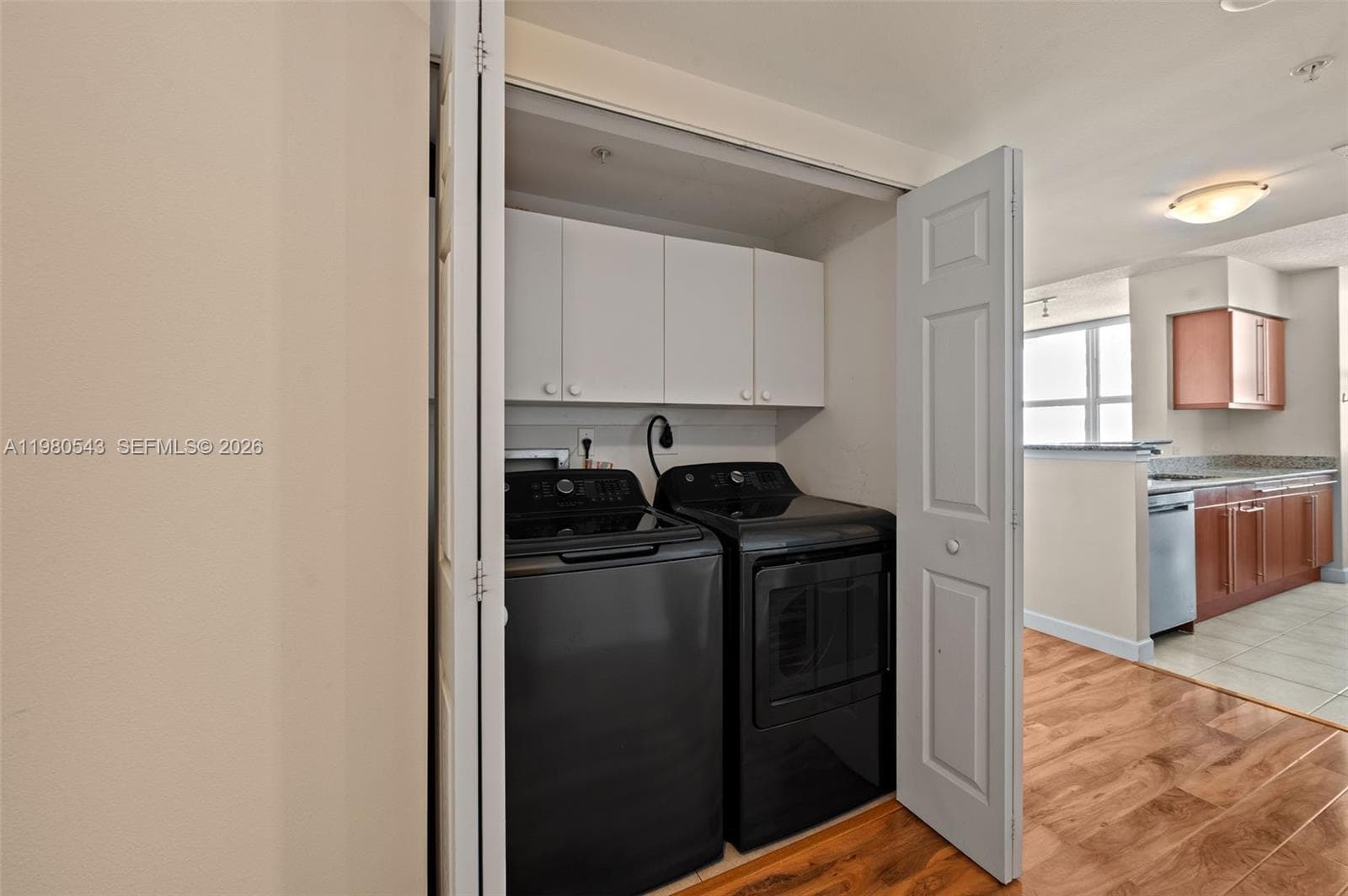 2080 Ocean Dr 1402 photo 7