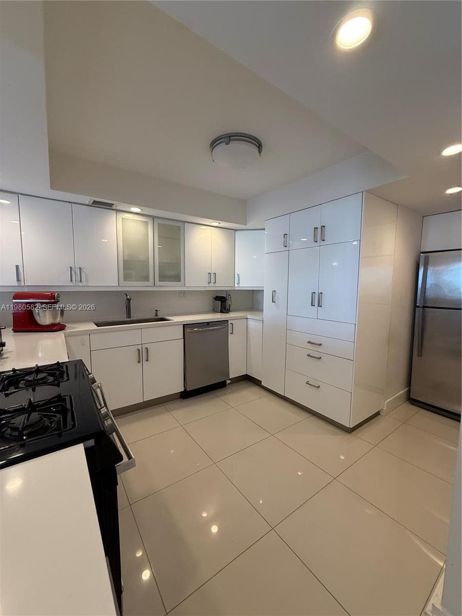 3140 Ocean Dr 3