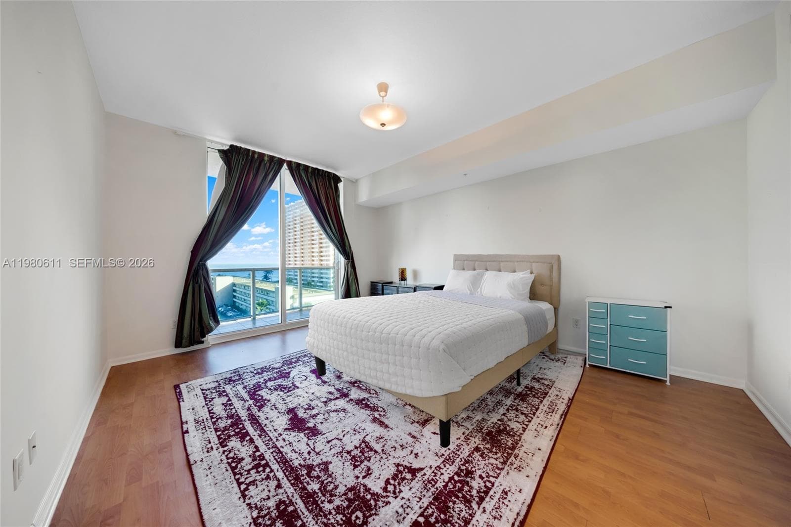 1945 Ocean Dr 5