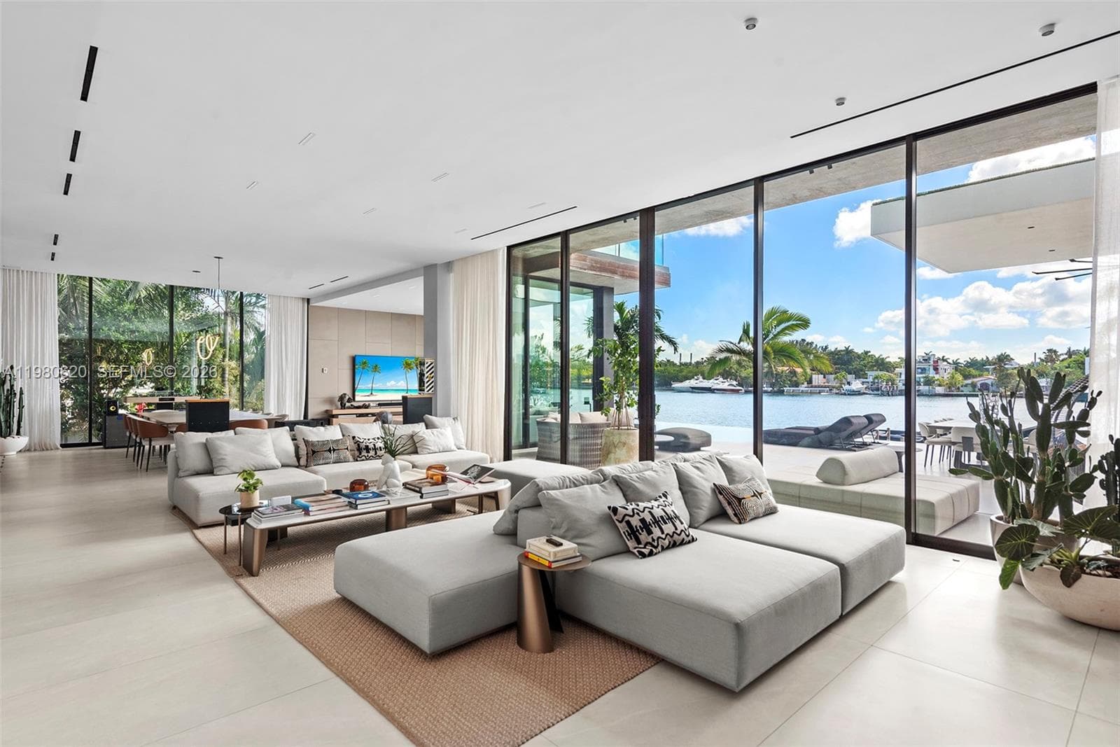 310 Hibiscus Dr photo 13