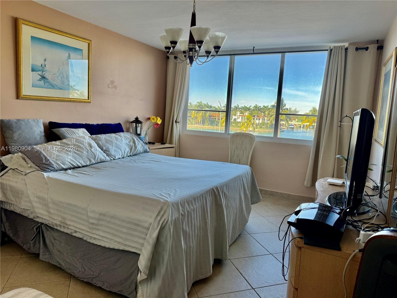 5005 Collins Ave 304 photo 2