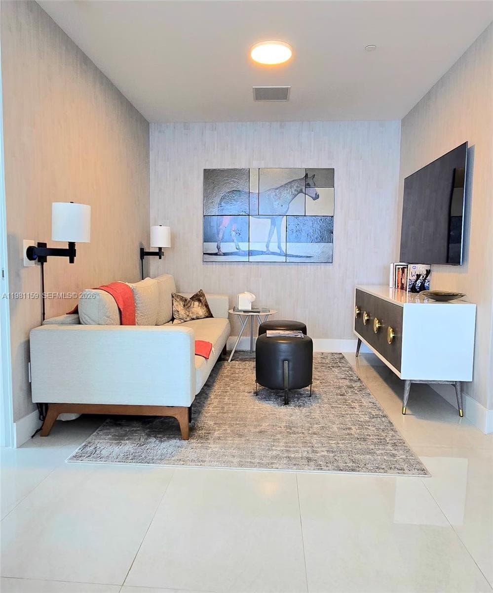 18975 Collins Ave 3