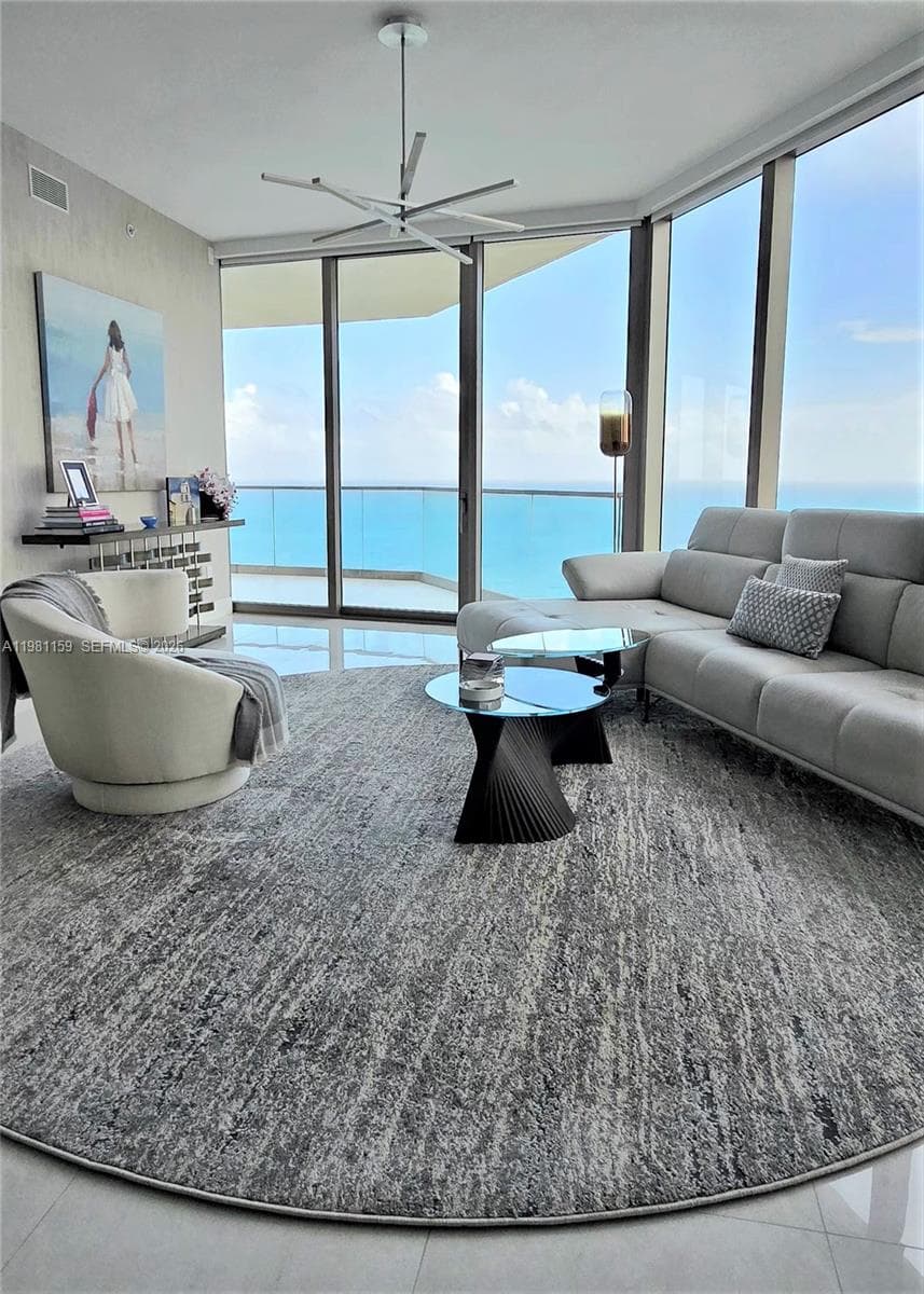 18975 Collins Ave 1