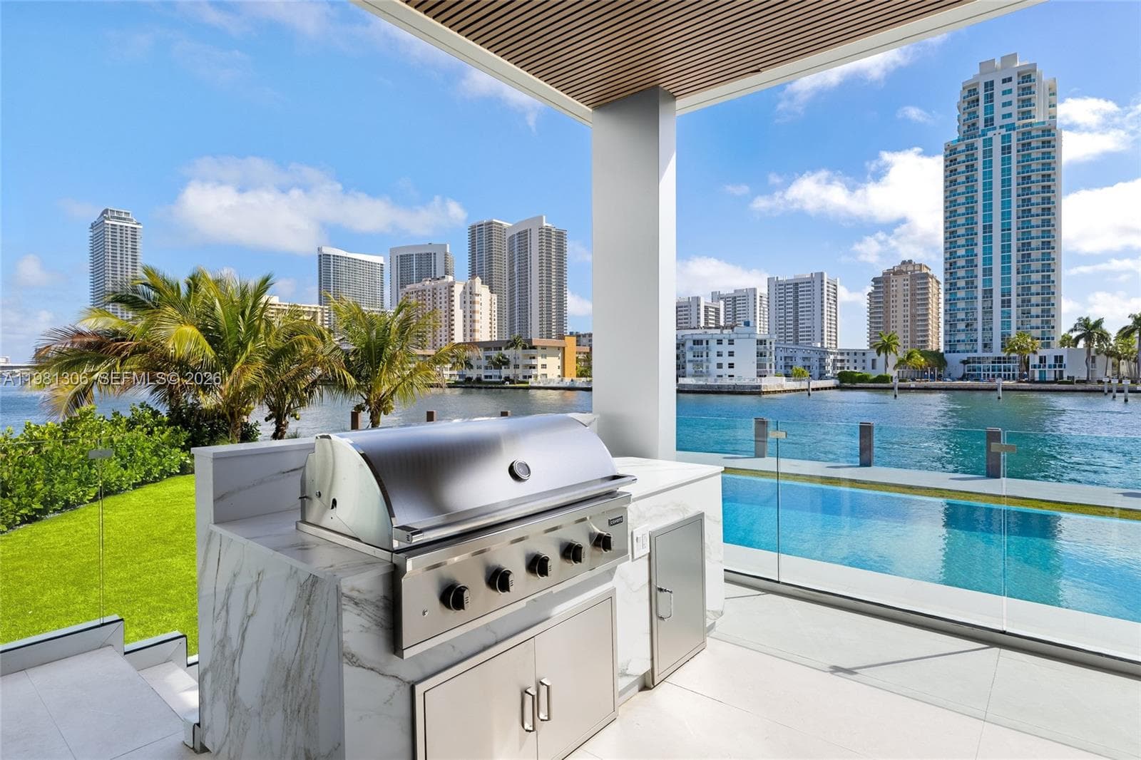 503 Palm Dr photo 13
