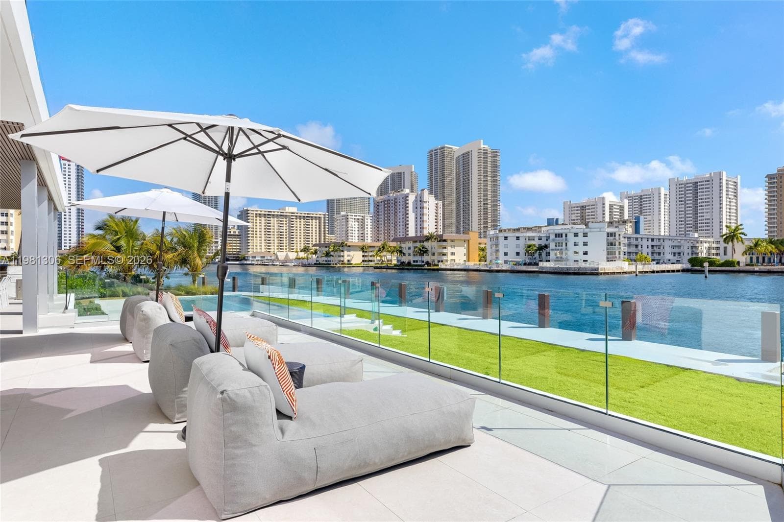 503 Palm Dr 5
