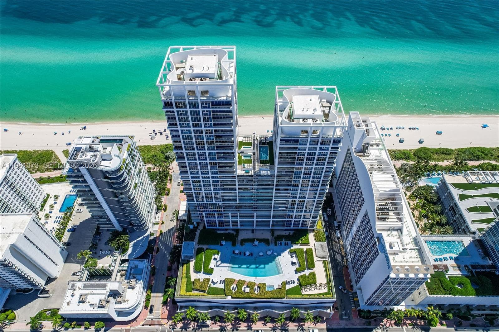 6899 Collins Ave 1