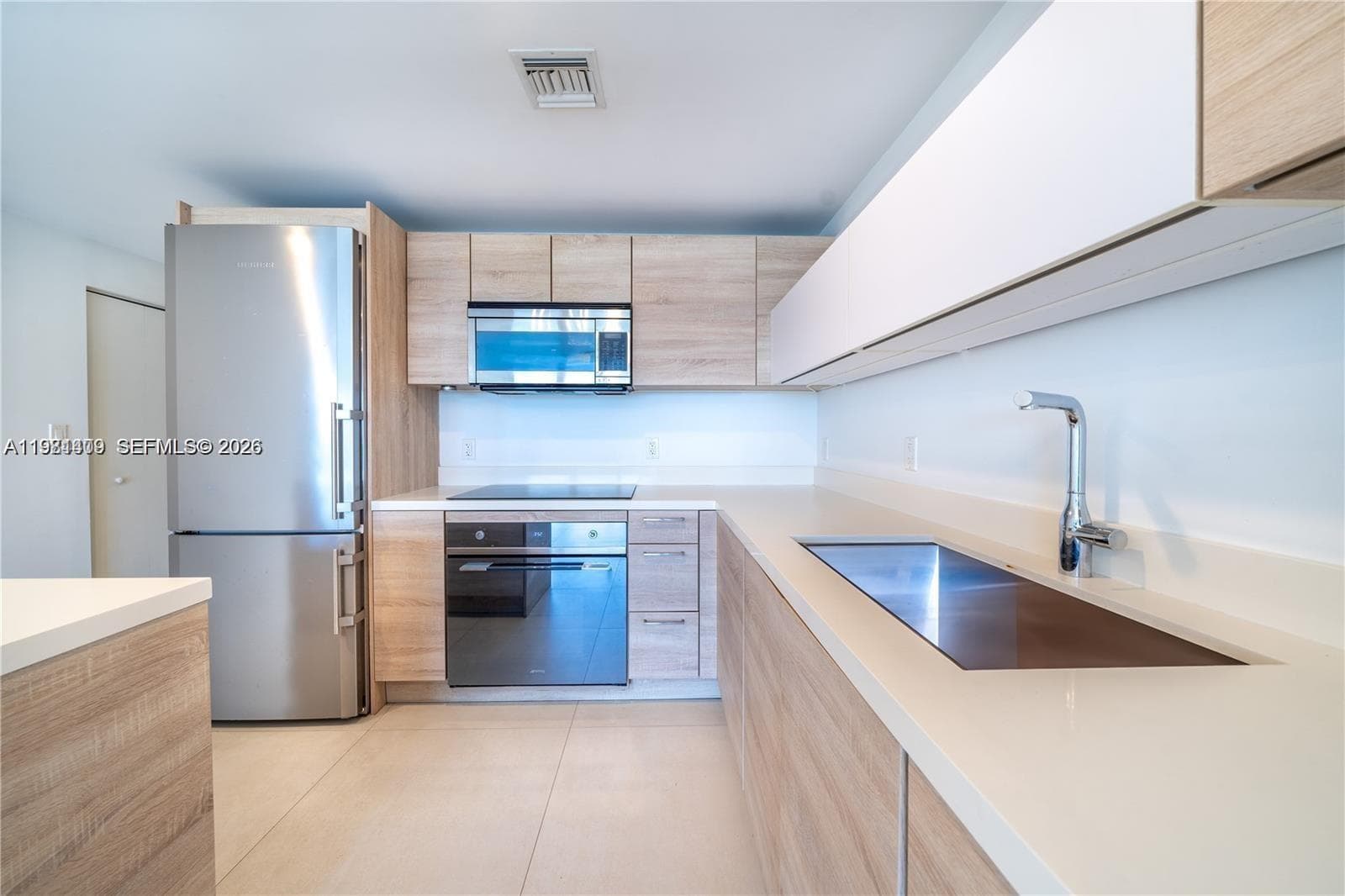 16385 Biscayne Blvd 1120 photo 10
