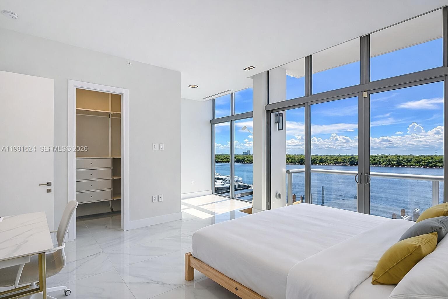 2890 Ocean Dr photo 8