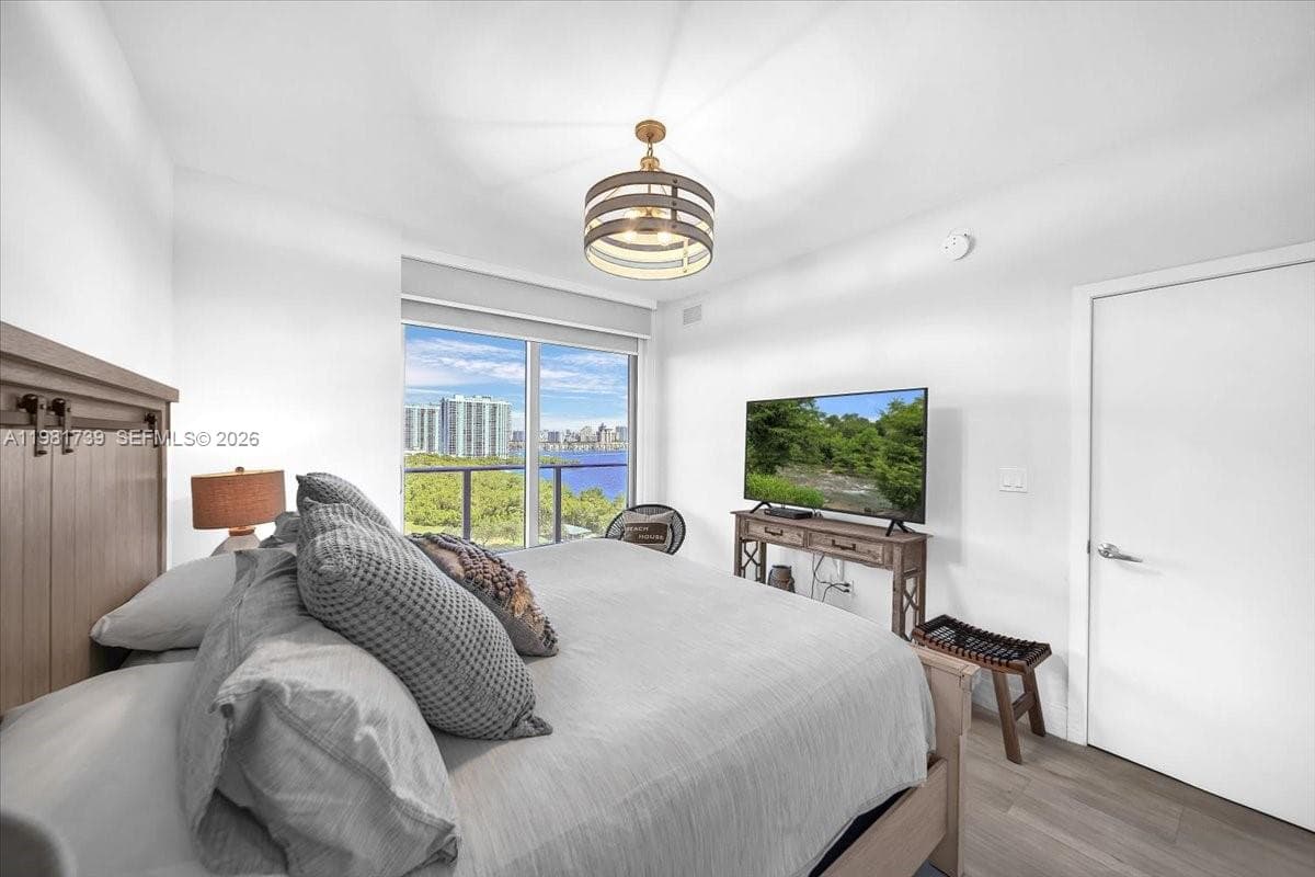16385 Biscayne Blvd 1104 photo 3