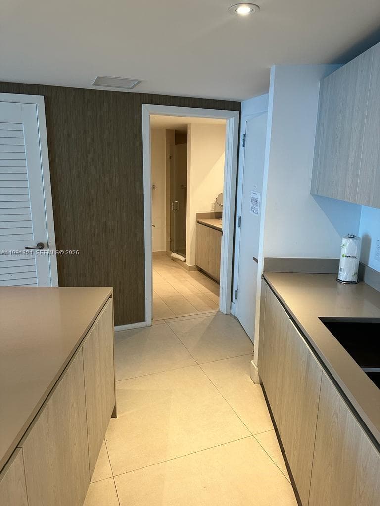 4111 Ocean Dr 5
