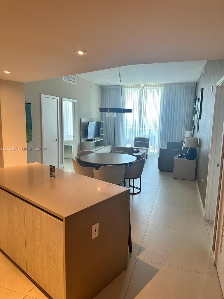 4111 Ocean Dr 4