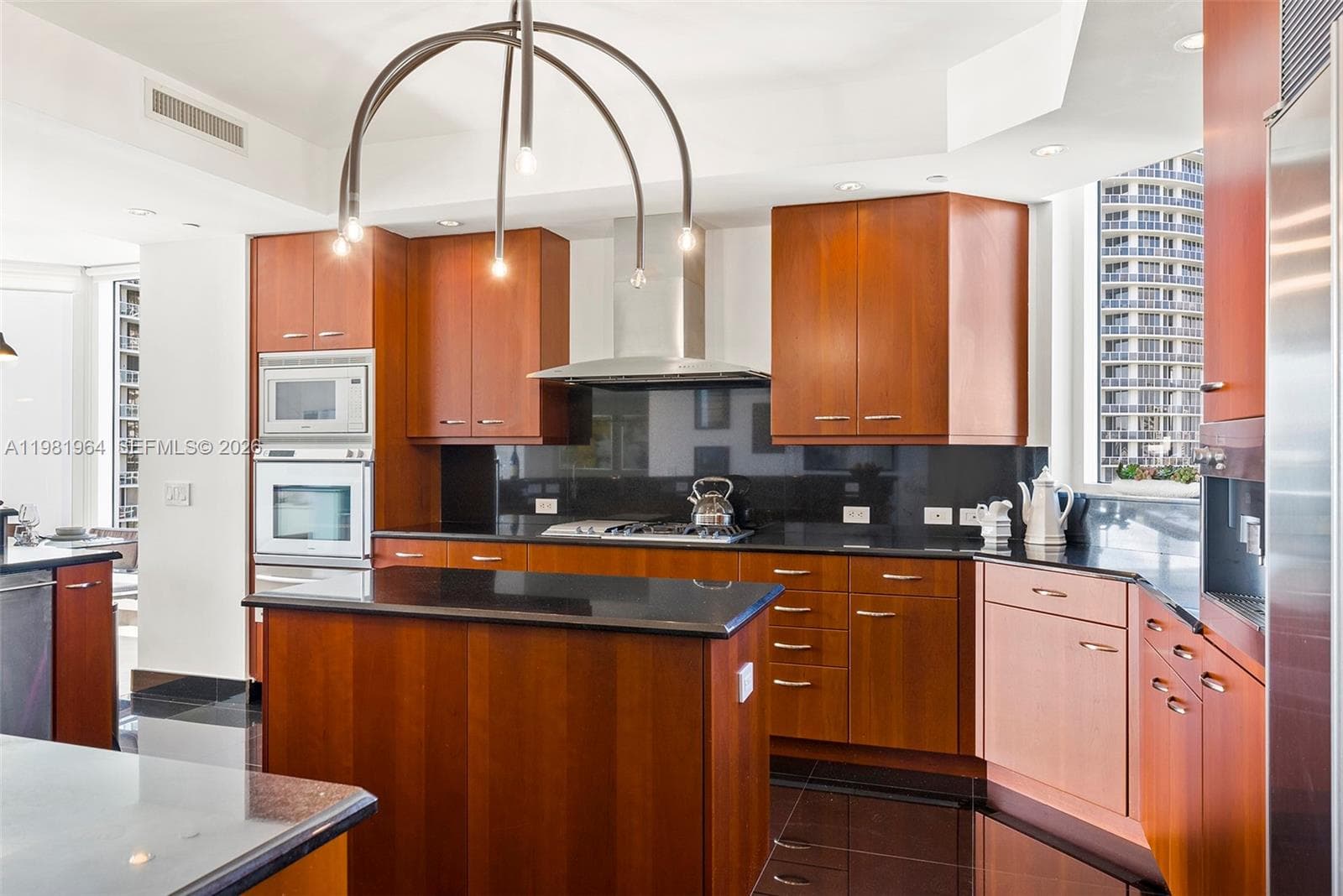 6000 Island Blvd 1208 photo 17