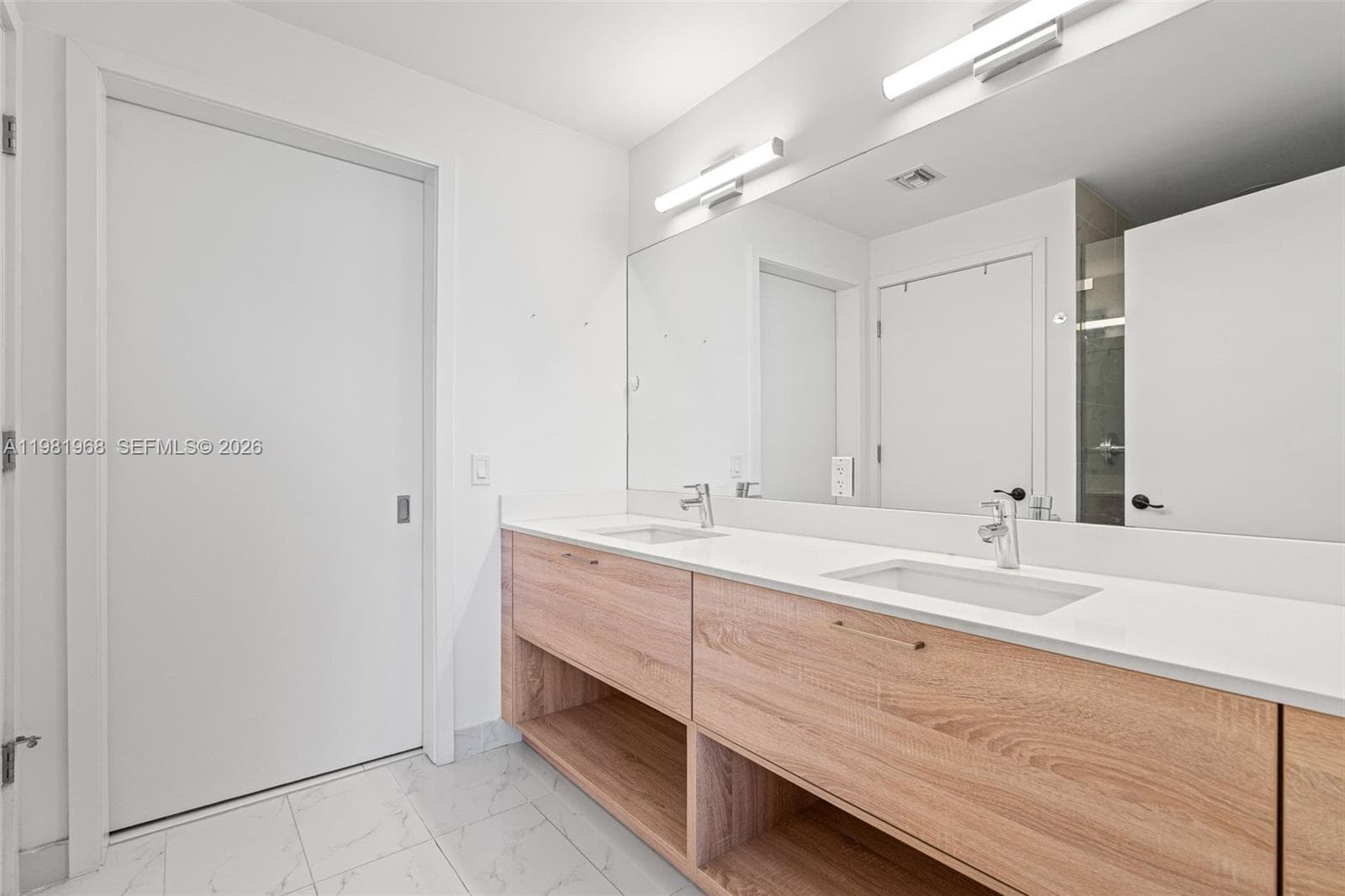 16385 Biscayne Blvd 3201 photo 21