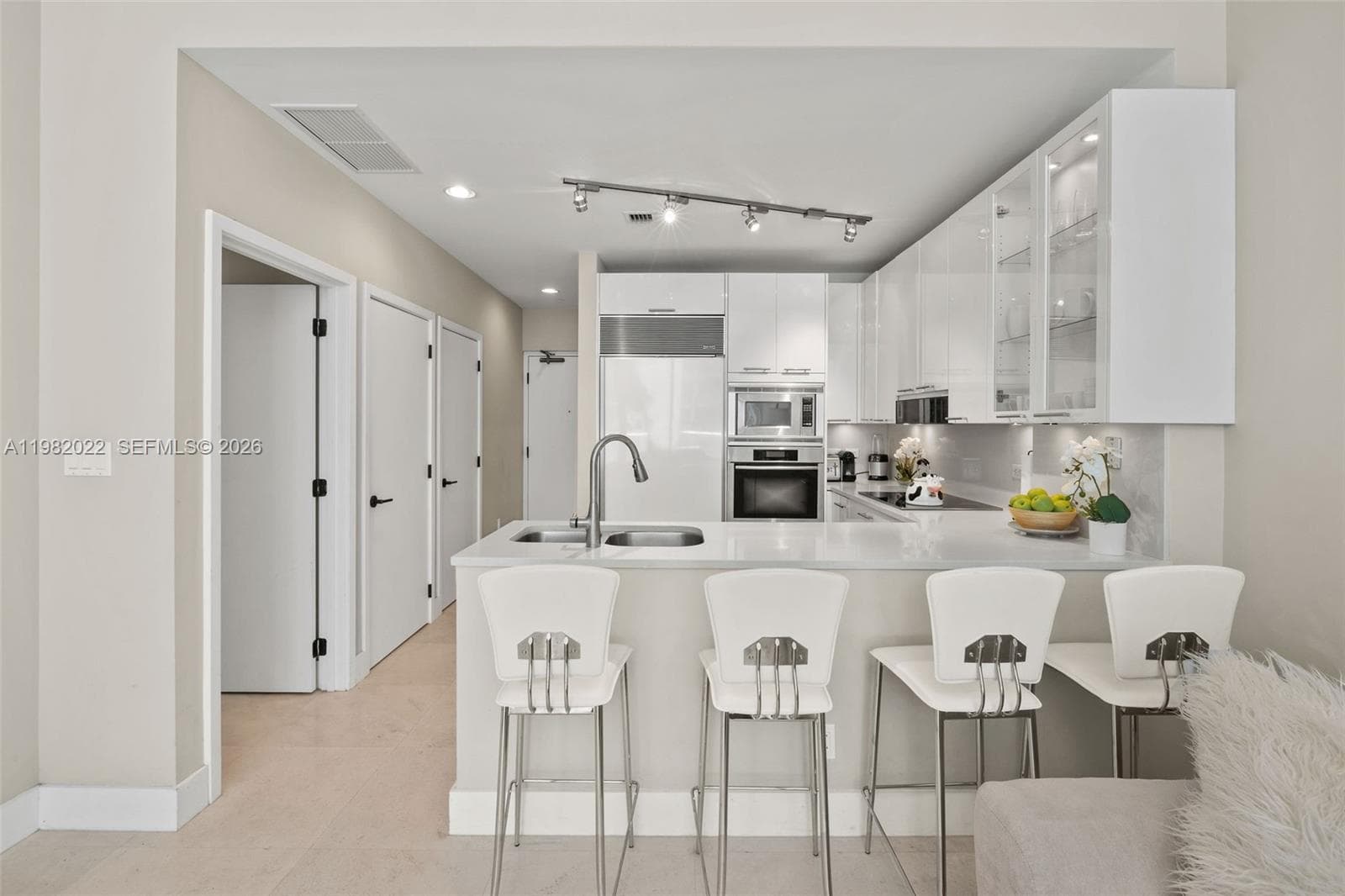 6799 Collins Ave 209 photo 9