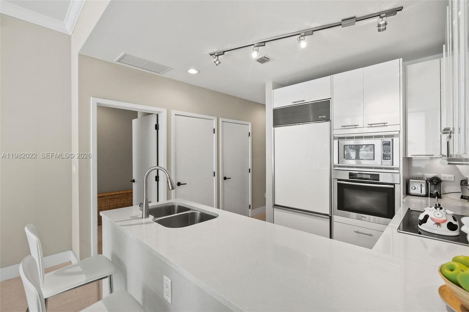 6799 Collins Ave 209 photo 10
