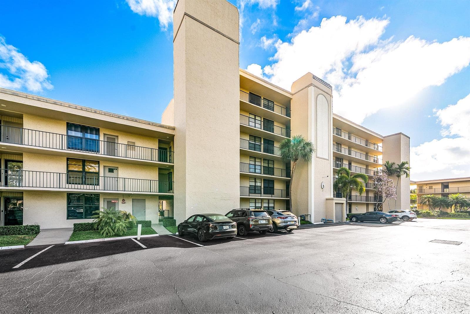 6 Royal Palm Way #605 4