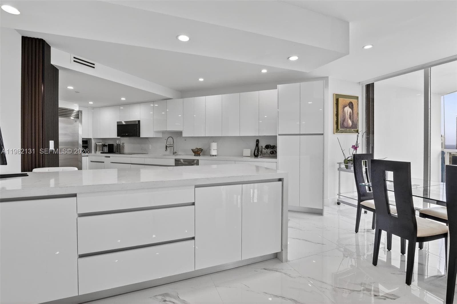 4000 Island Blvd 2301 photo 2