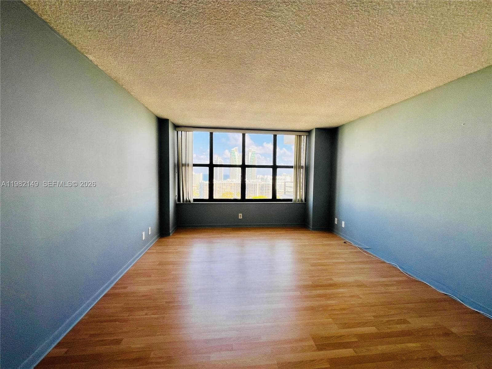2500 Parkview Dr 1803 photo 12