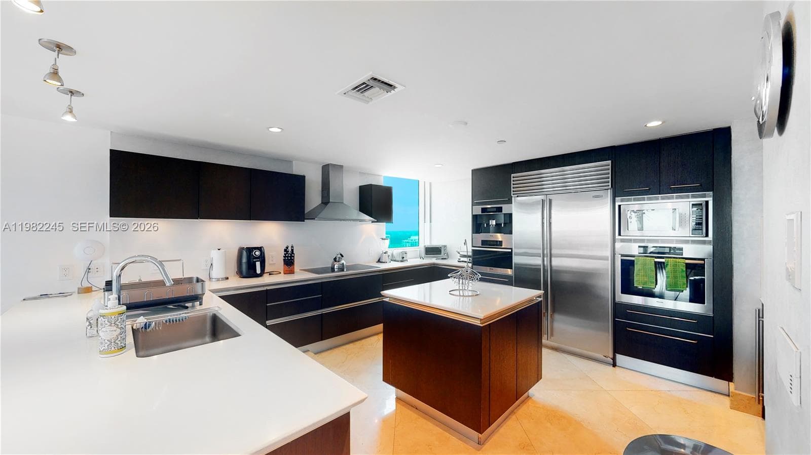 17001 Collins Ave 4