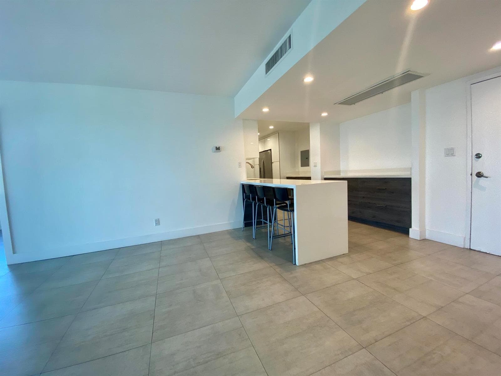 5401 Collins Avenue 620 photo 3