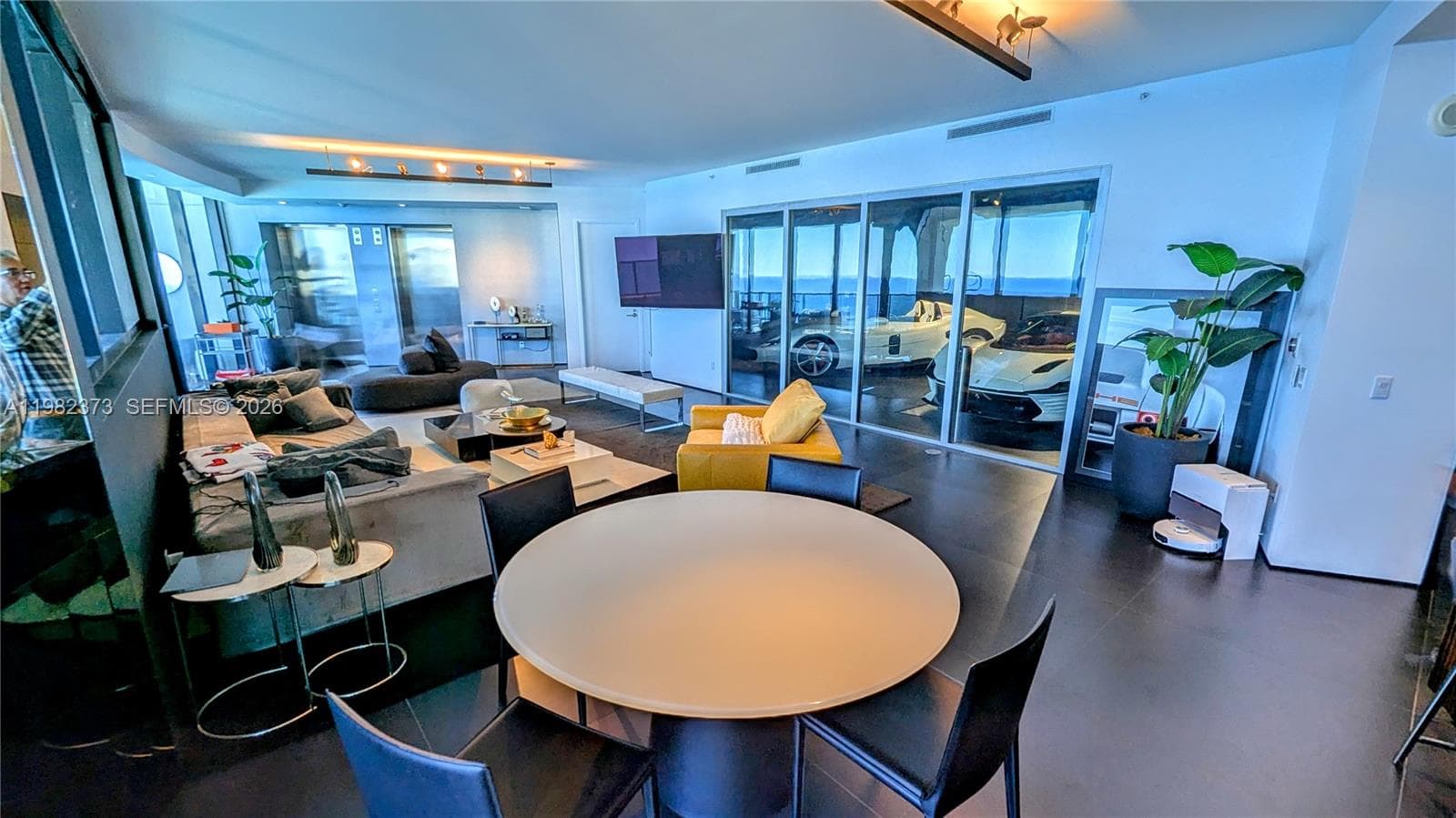 18555 Collins Ave. 5