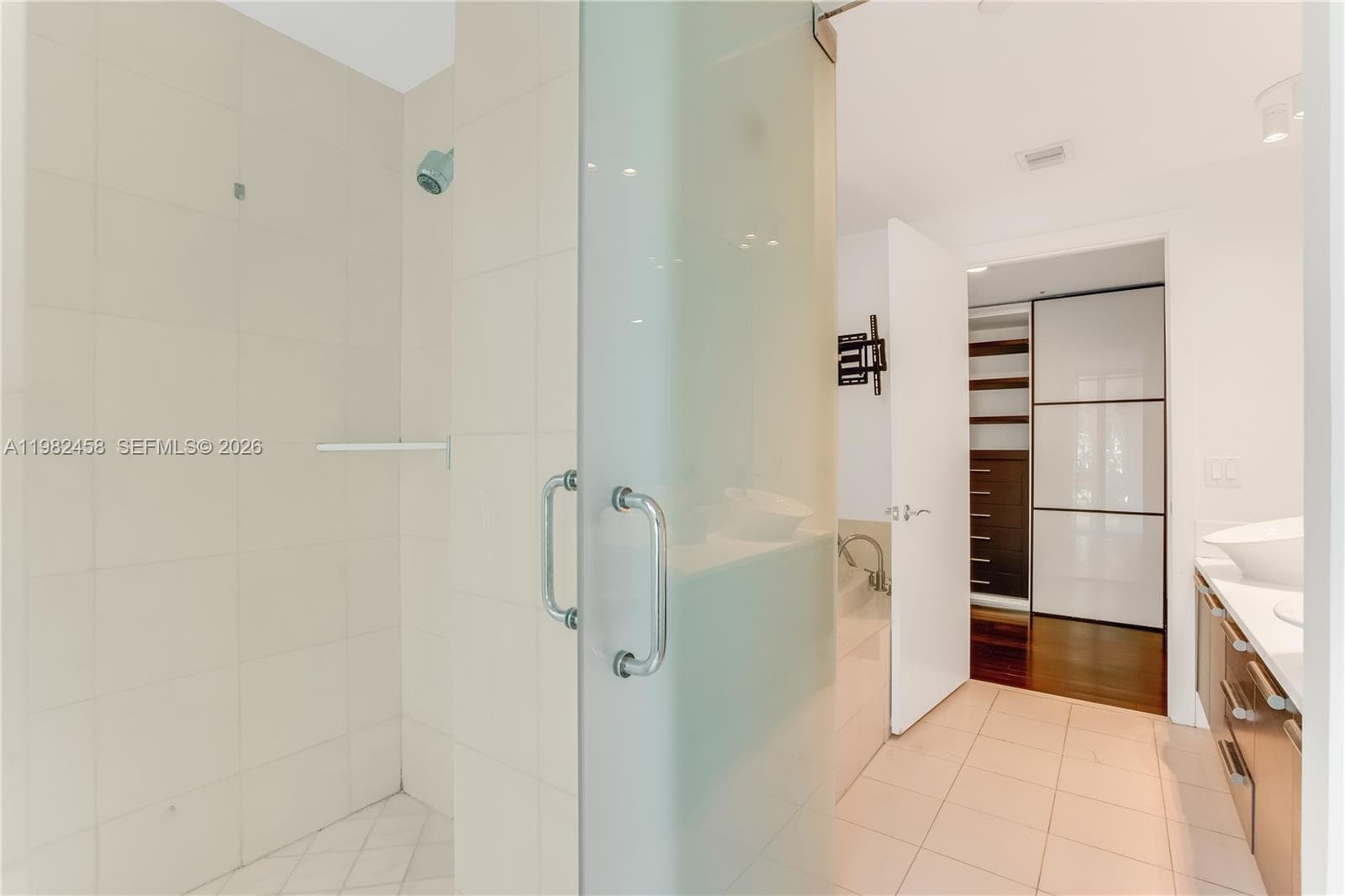 2950 NE 188th St 150 photo 25