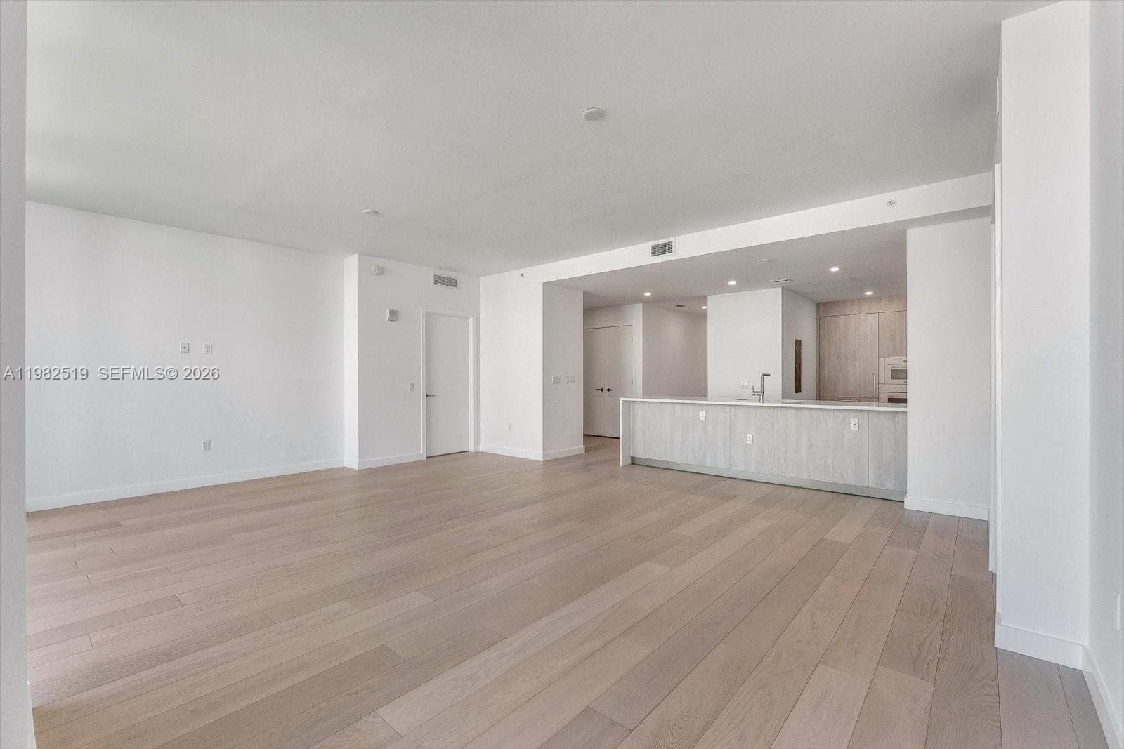 9201 E Bay Harbor Dr 804 photo 4