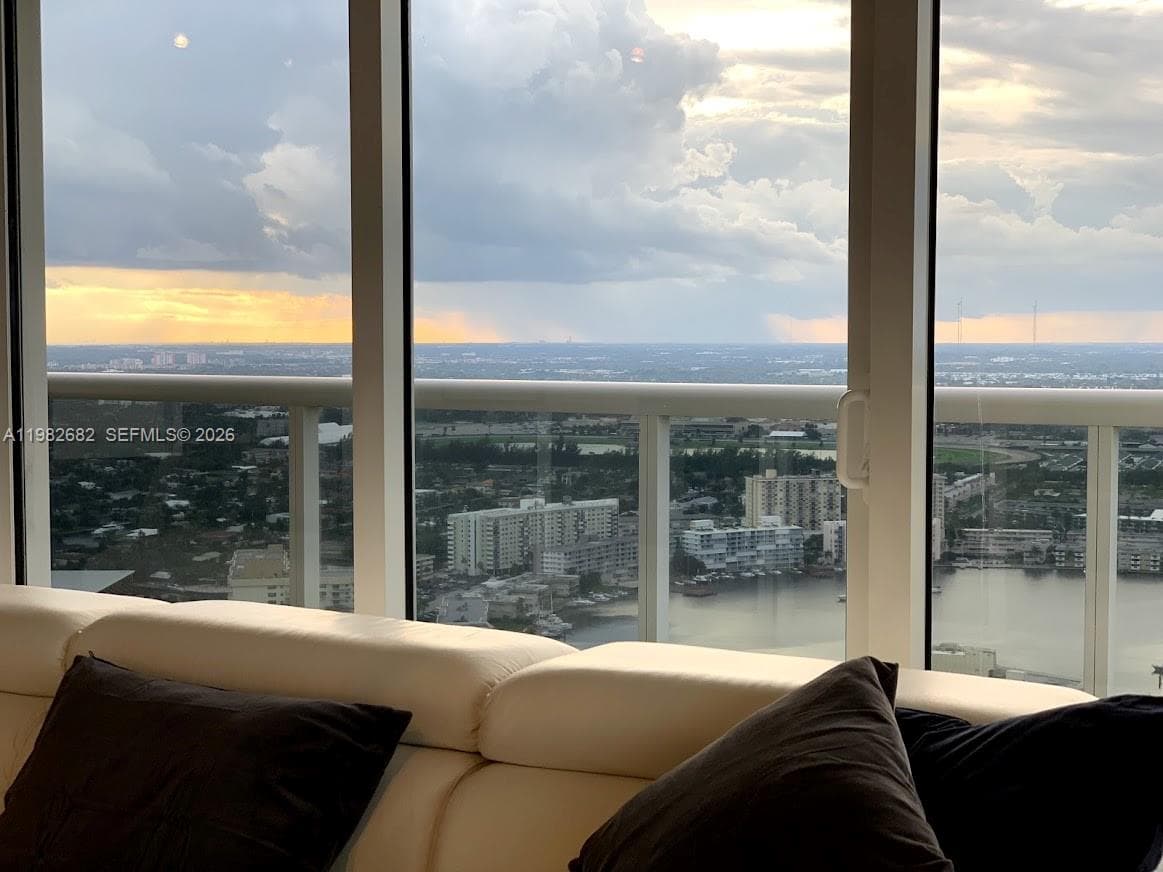 1830 Ocean Dr 4608 photo 13