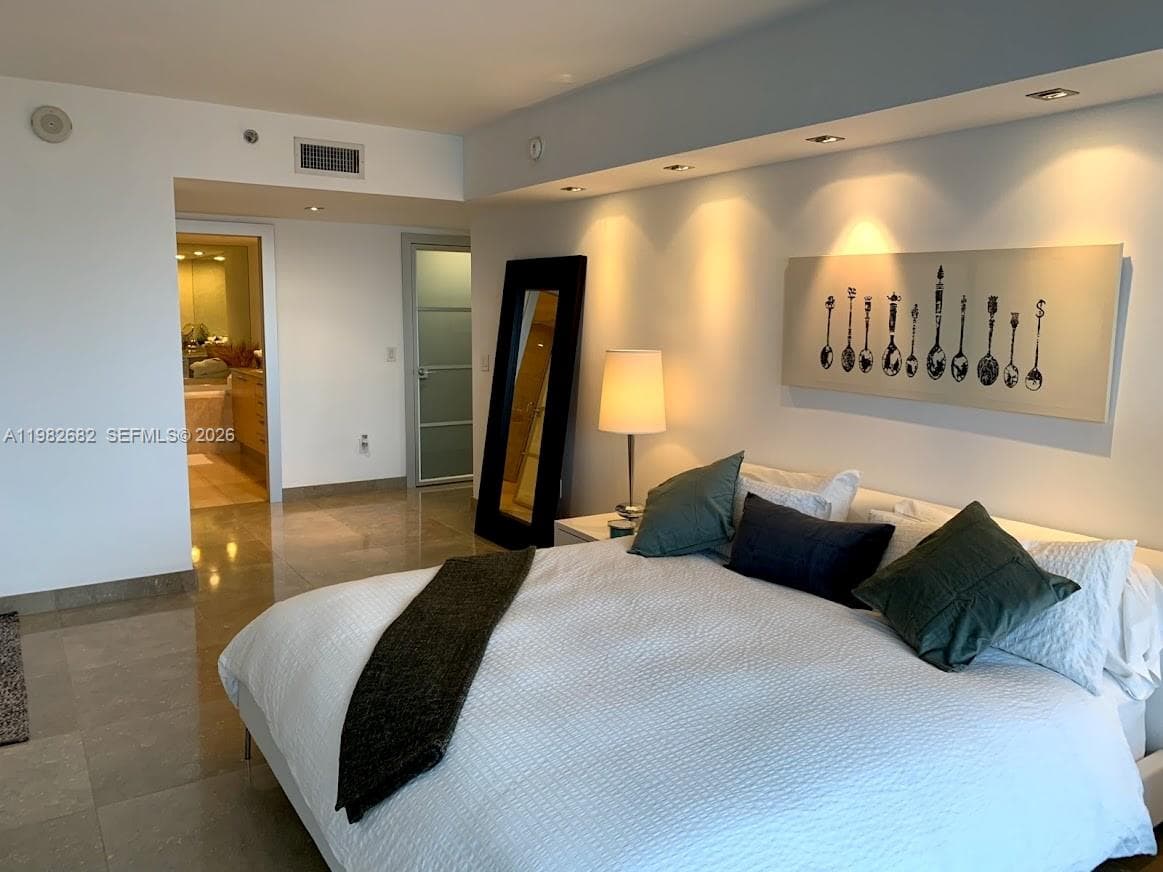 1830 Ocean Dr 4608 photo 22