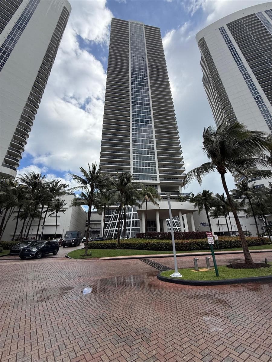 1830 Ocean Dr 4608 photo 7