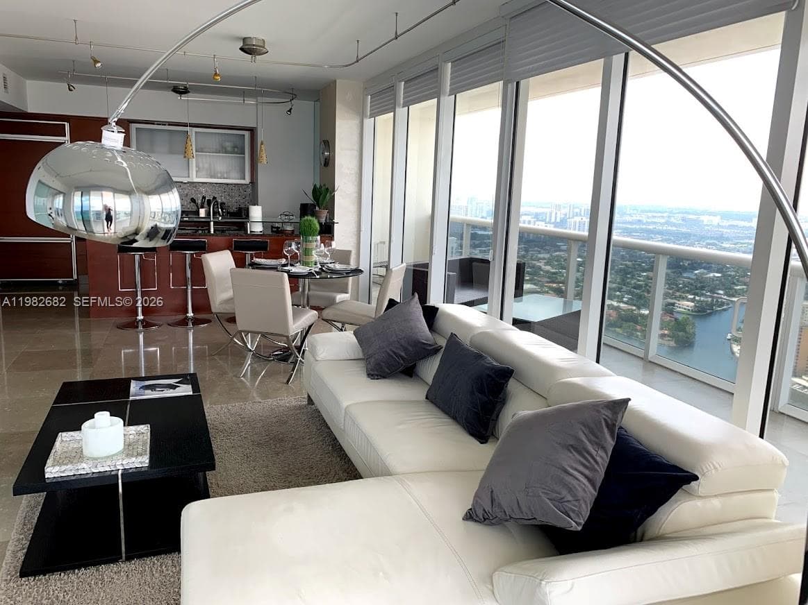 1830 Ocean Dr 4608 photo 20