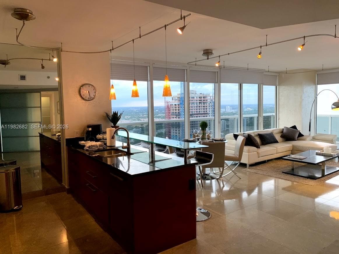 1830 Ocean Dr 4608 photo 9