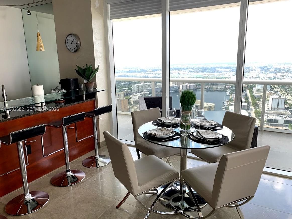 1830 Ocean Dr 4608 photo 14