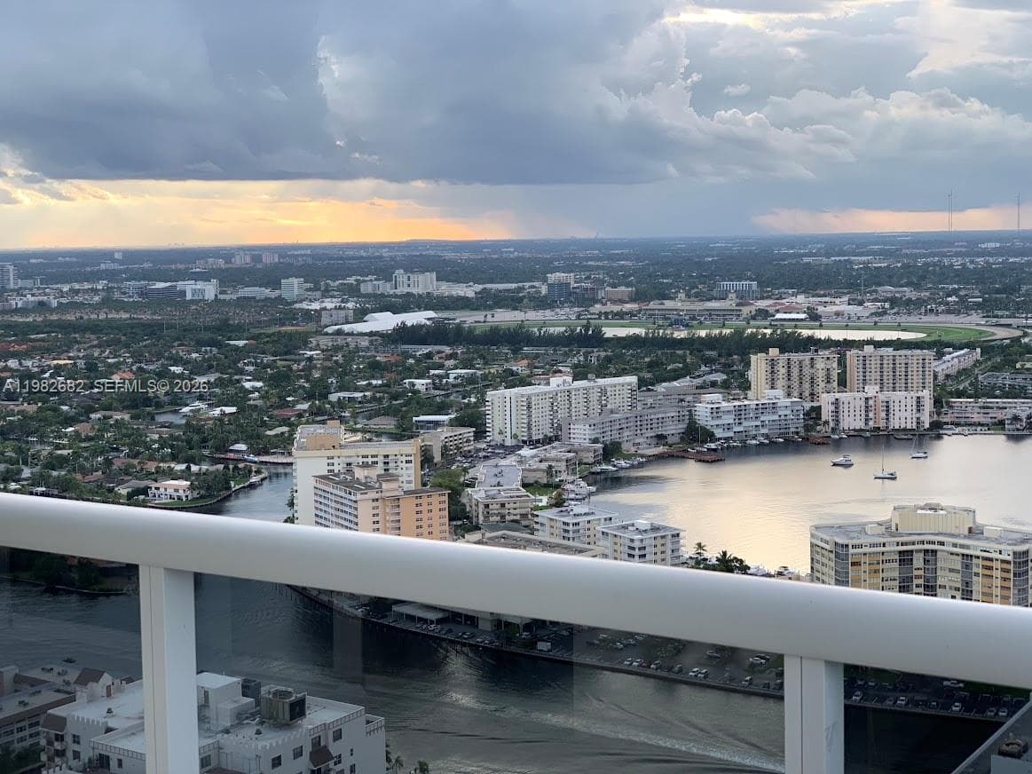 1830 Ocean Dr 4608 photo 8