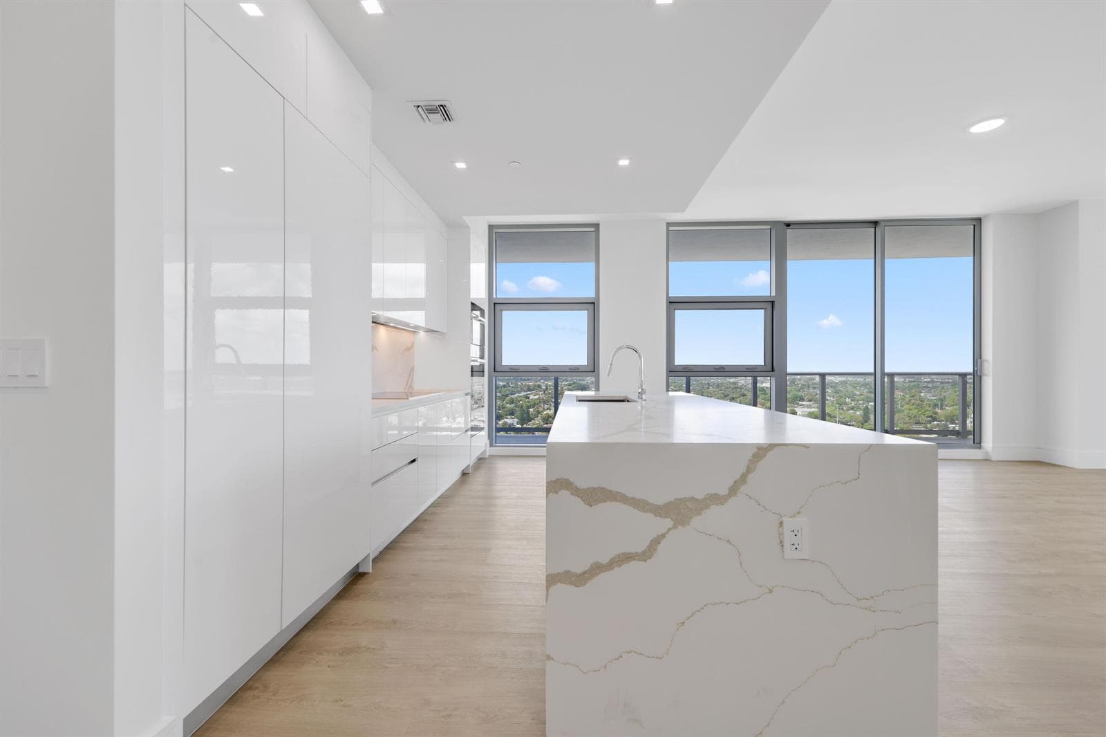 220 Lake Shore Drive #1823 3