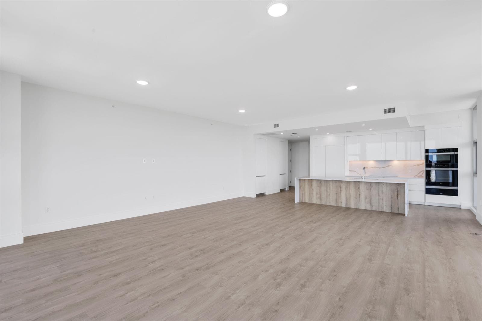 220 Lake Shore Drive #1823 4