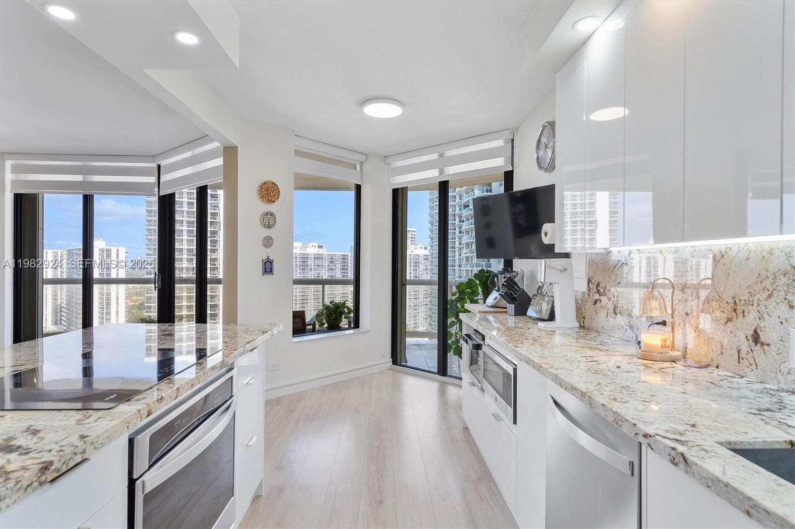 20191 E Country Club Dr 1903 photo 12