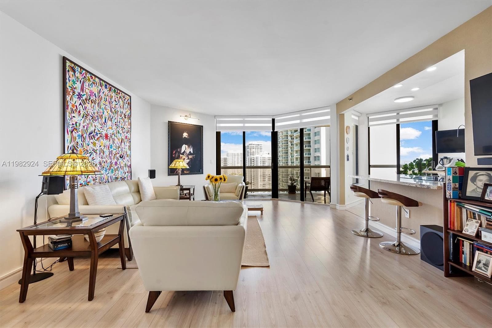 20191 E Country Club Dr 1903 photo 7