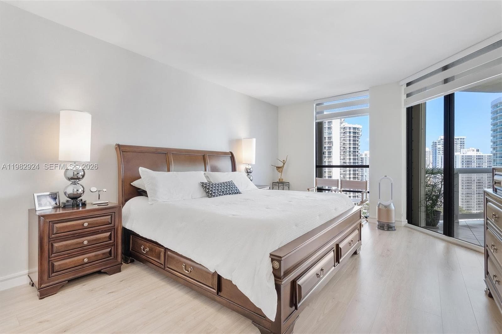 20191 E Country Club Dr 1903 photo 18