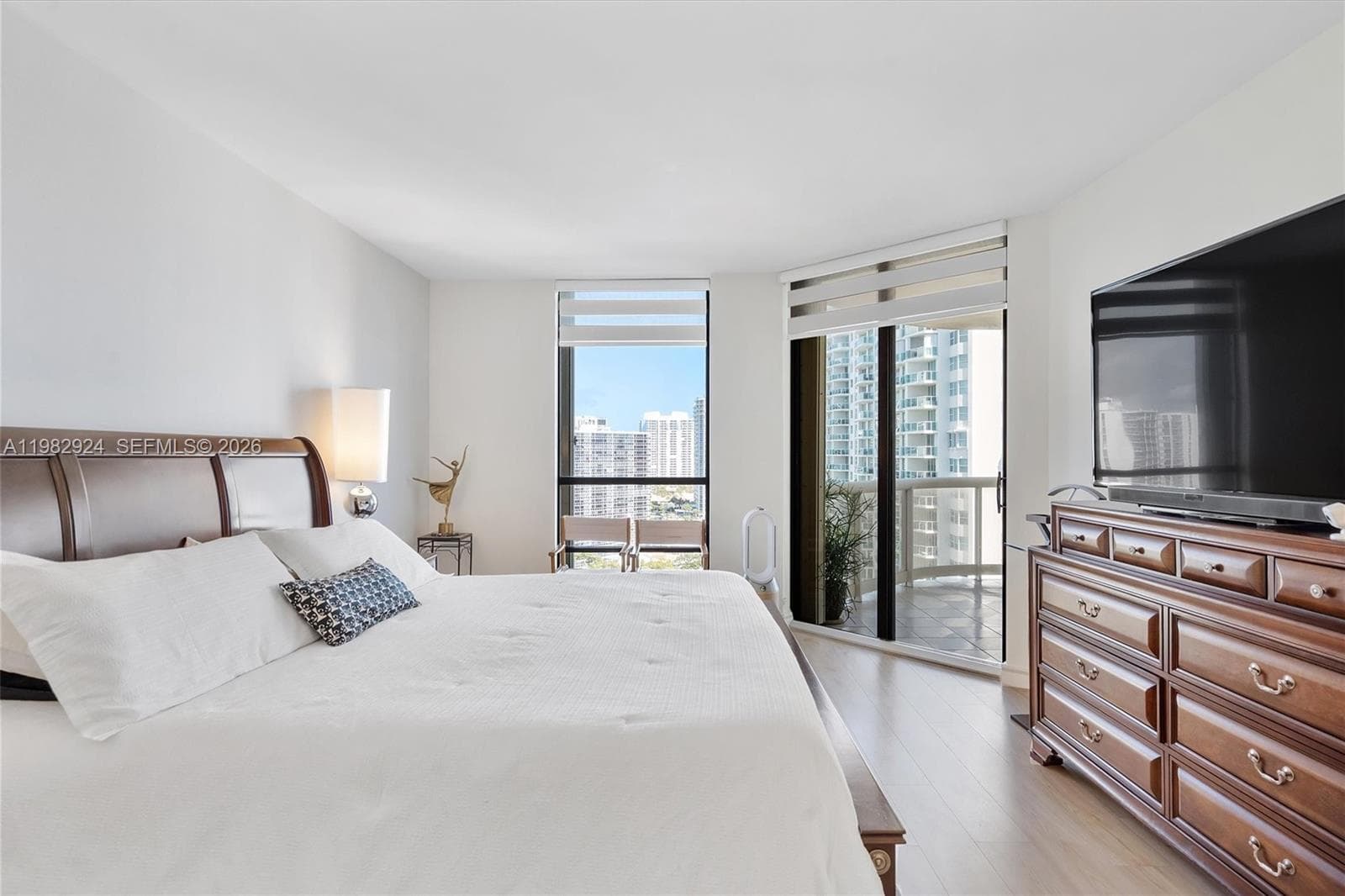20191 E Country Club Dr 1903 photo 19