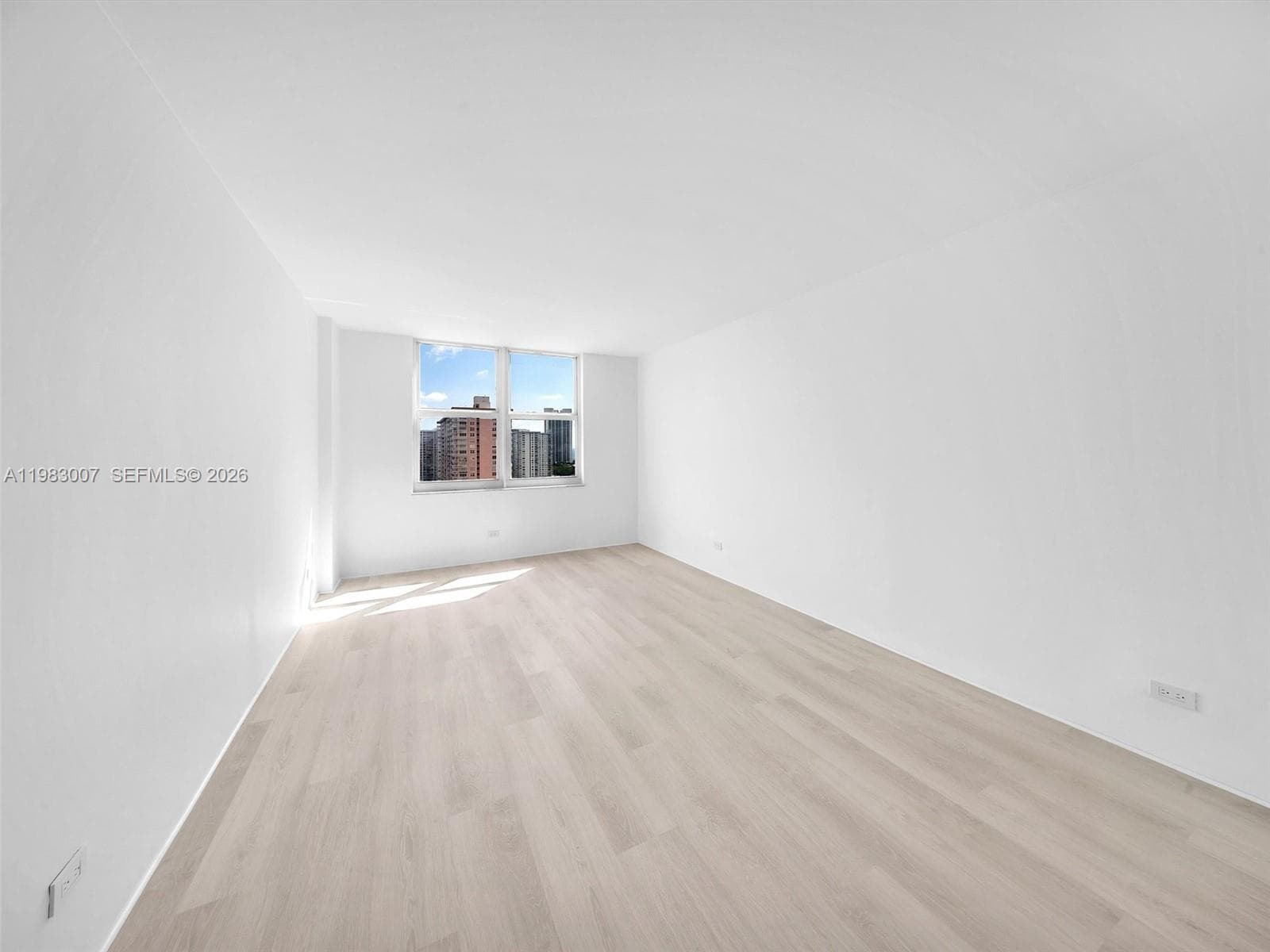 301 174th St 1818 photo 22